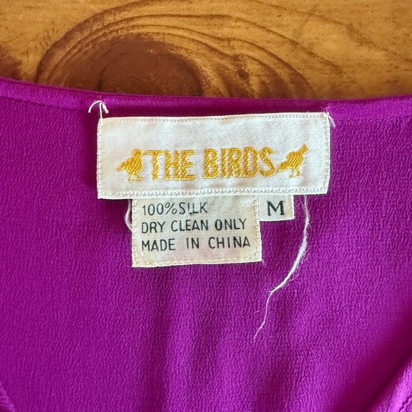 The Birds Womens Magenta Pink 100% Silk V-Neck Cap Sleeve Blouse Top Size Medium - Picture 4 of 5